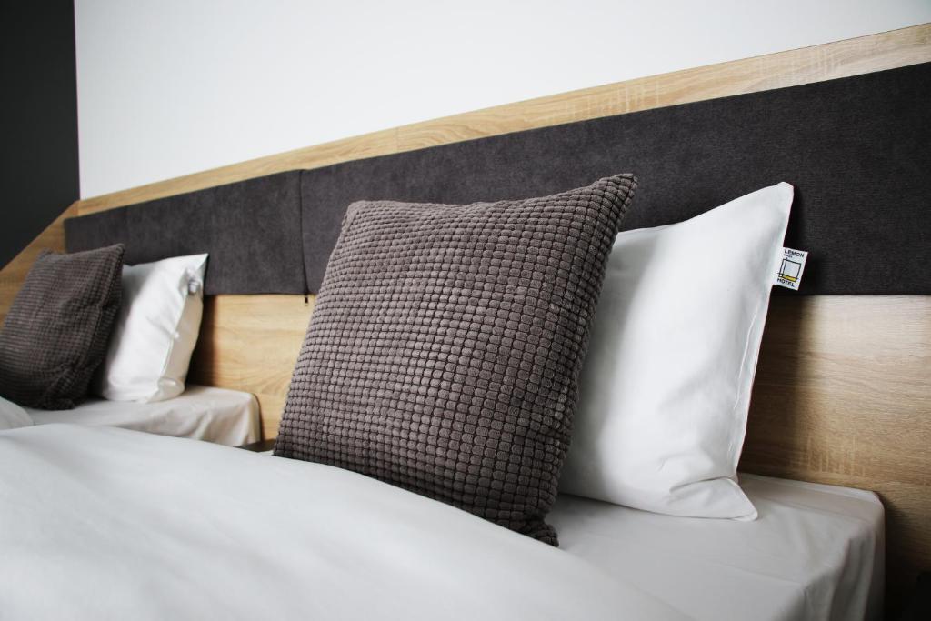 Lemon Plaza Hotel - 8