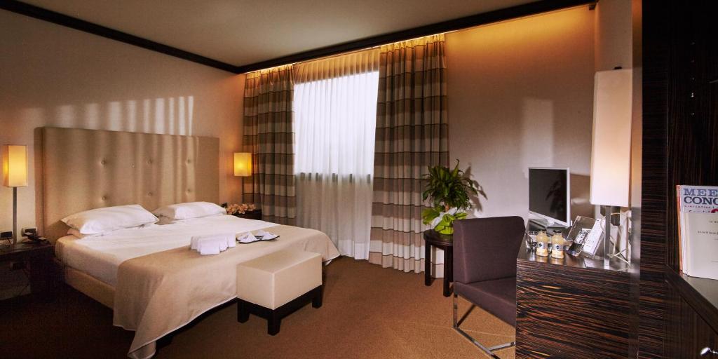 Postel nebo postele na pokoji v ubytování Hotel Pisa Valdera