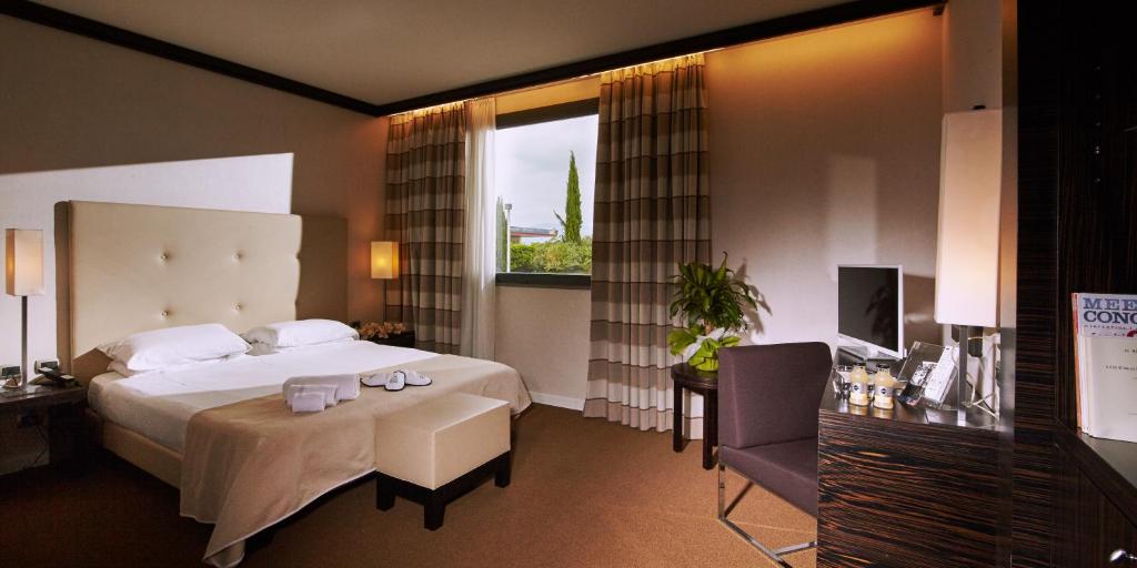 Postel nebo postele na pokoji v ubytování Hotel Pisa Valdera