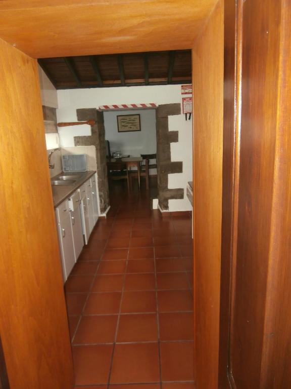 a hallway leading to a kitchen and a dining room at Casa Dos Mosteiros in Mosteiros