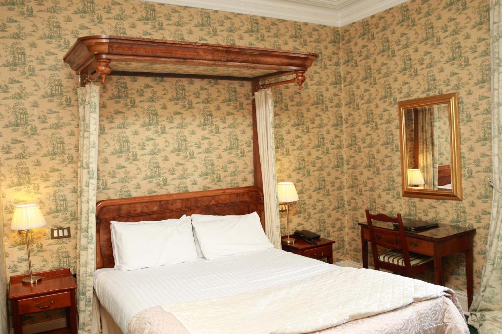 Gallery image of Londonderry Arms Hotel in Carnlough