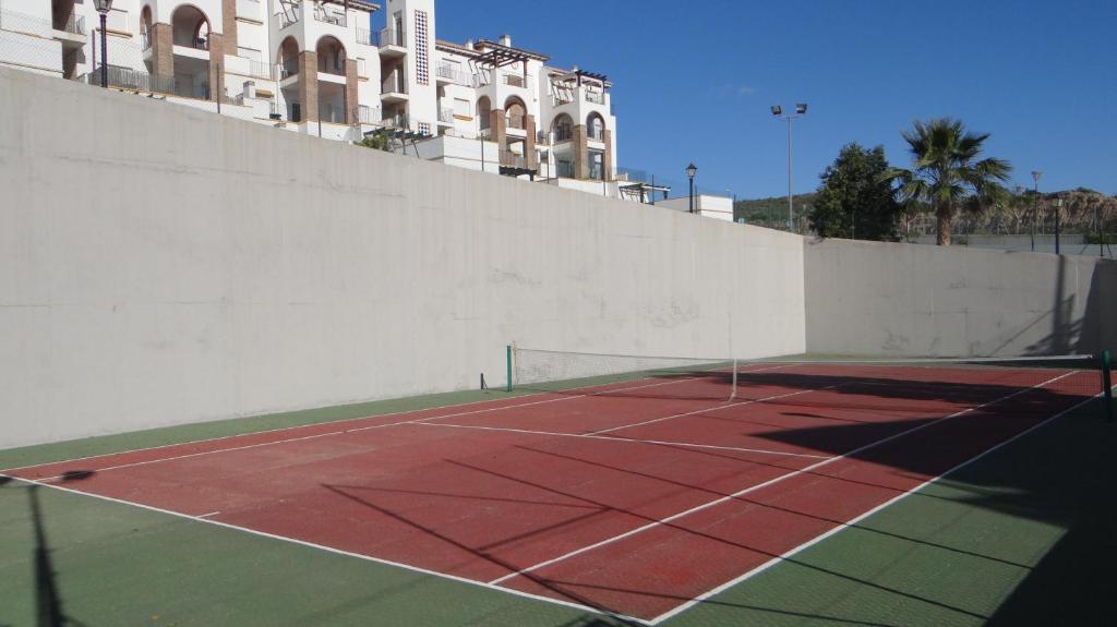 Tenis a/nebo squash v ubytování Al Andalus Thalassa III VERARENTAL-COM nebo okolí