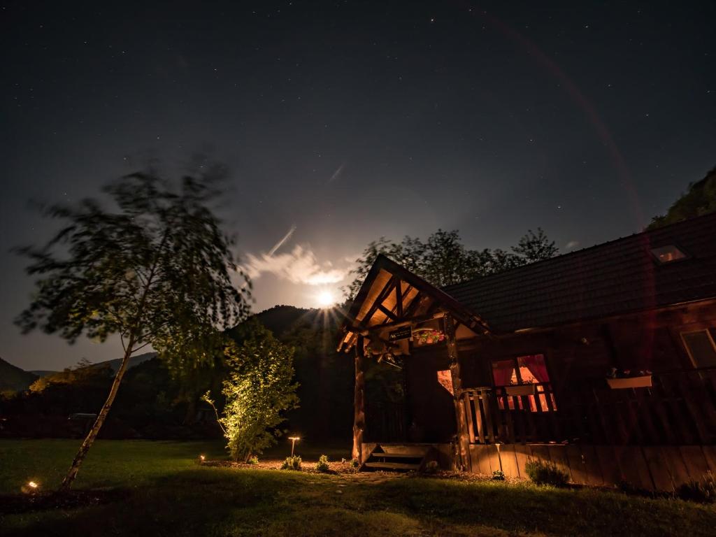 Fotografie z fotogalerie ubytování The Little Mountain Cabin v destinaci Borlova