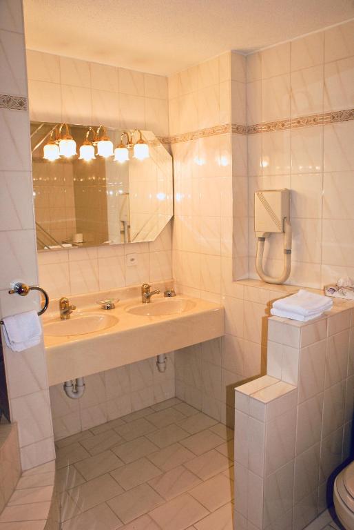 Koupelna v ubytování Hotel du Pont