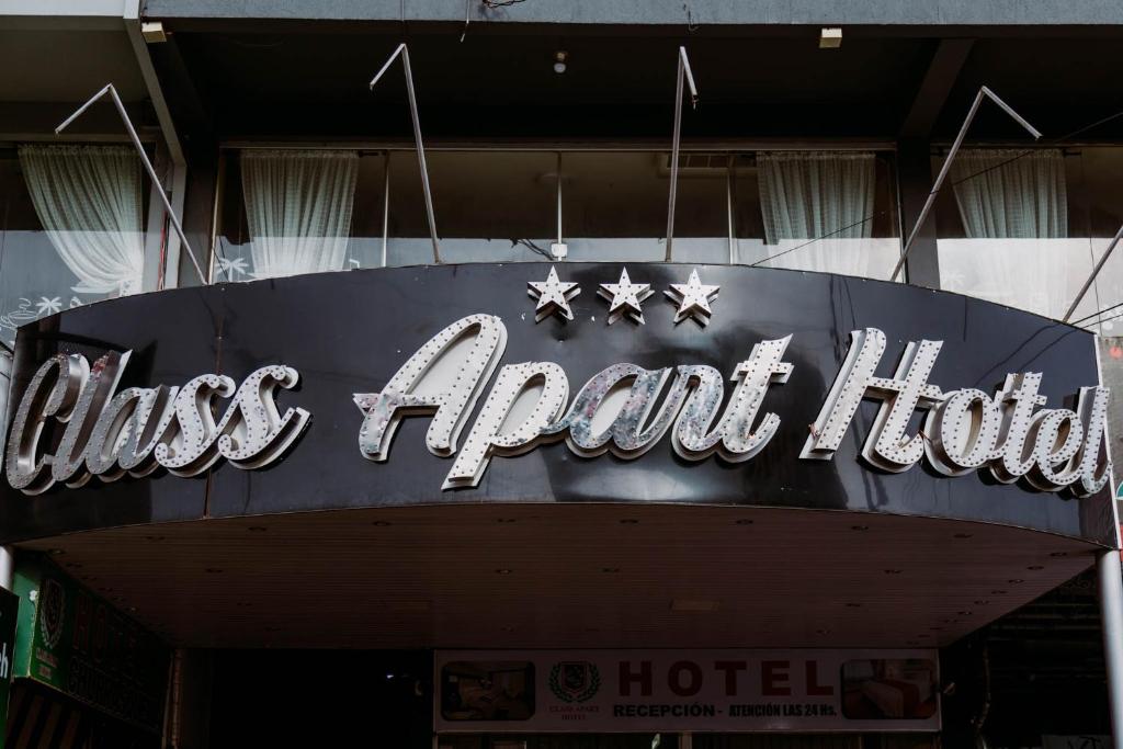 Palkinto, sertifikaatti, kyltti tai muu asiakirja, joka on esillä majoituspaikassa Class Apart Hotel