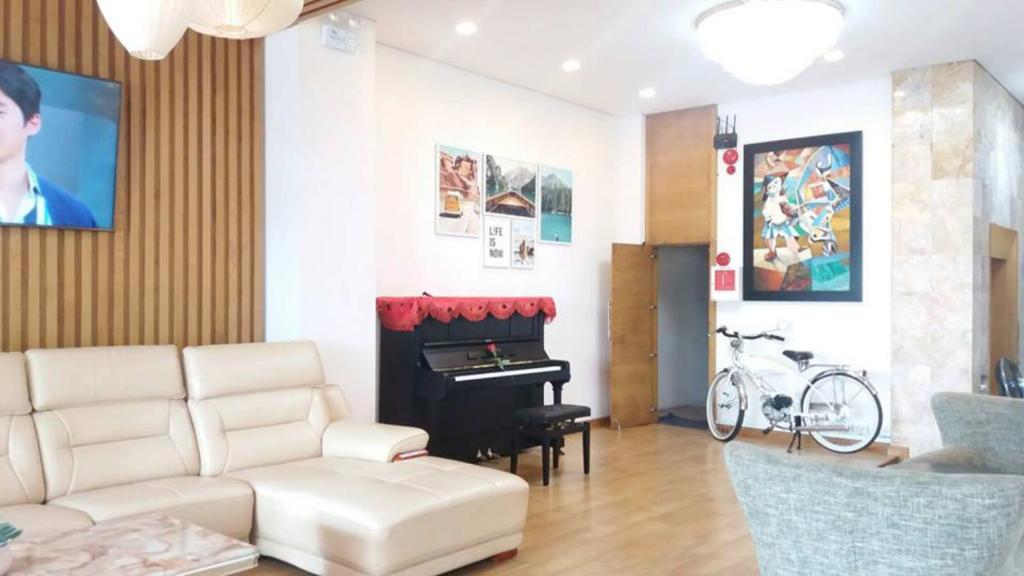 Khu vực ghế ngồi tại KaKa Hotel Han River