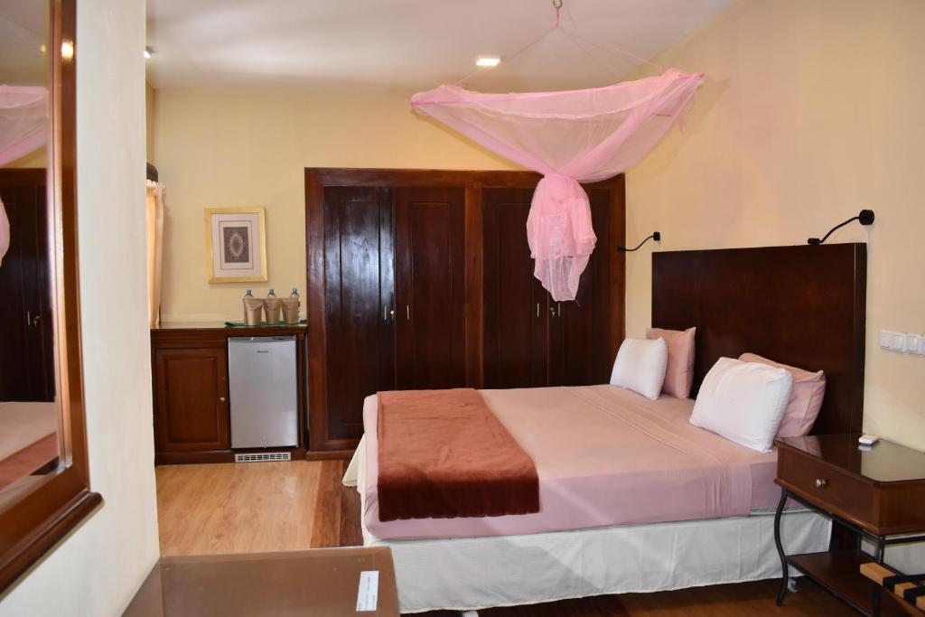 Postel nebo postele na pokoji v ubytování Hotel 4 U Saliya Garden
