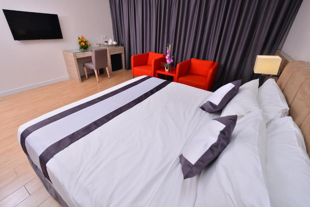 Postel nebo postele na pokoji v ubytování NU Hotel @ KL Sentral