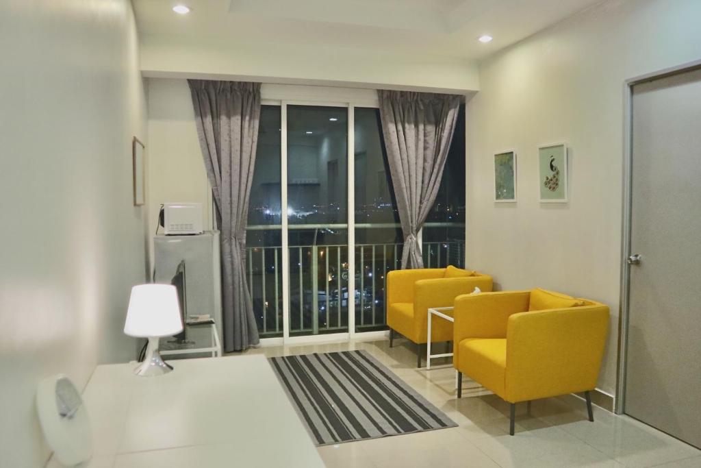 Χώρος καθιστικού στο HOT! Niki Menara U2 - City Centre - Aeon Mall - WiFi Netflix - MSU