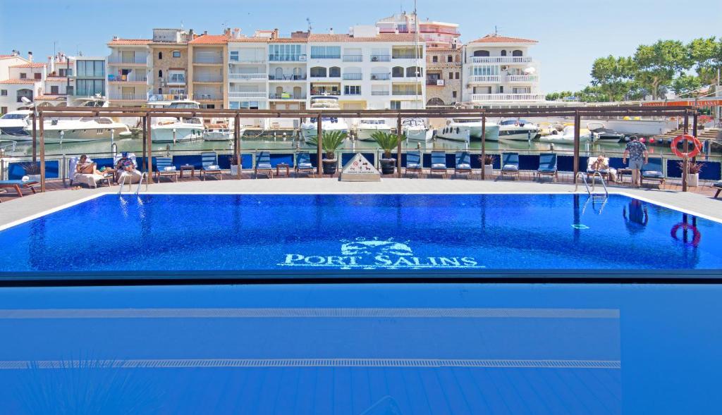 Bazén v ubytovaní Hotel Port Salins by Pierre & Vacances alebo v jeho blízkosti