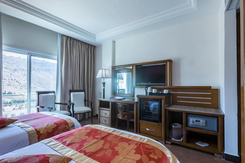 Postel nebo postele na pokoji v ubytování Petra Moon Hotel