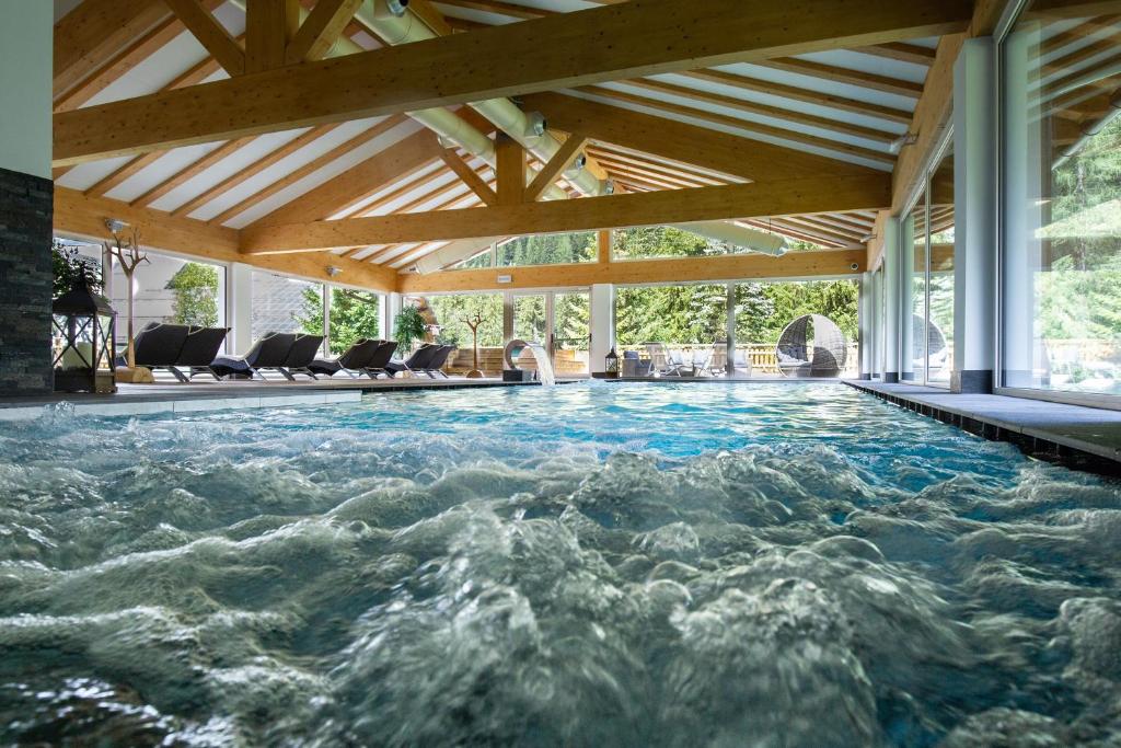Bazén v ubytování Hotel Cirelle Suite & Spa nebo v jeho okolí