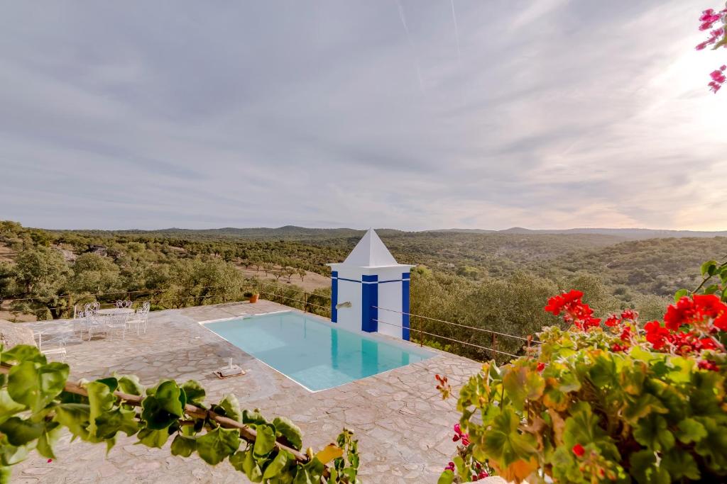 una imagen de una villa con piscina en Monte da Lapa, en Arraiolos