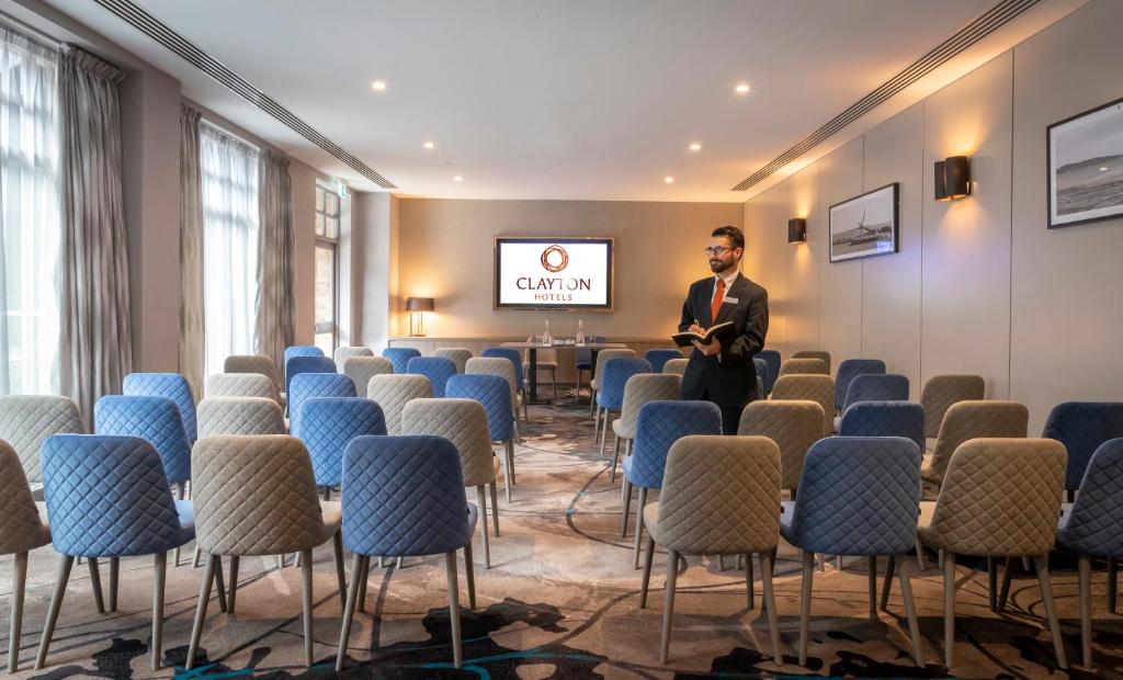 TV a/nebo společenská místnost v ubytování Clayton Hotel Ballsbridge