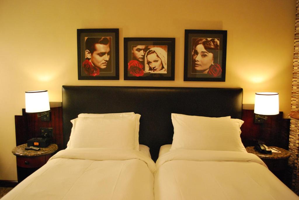 Cama ou camas em um quarto em Washington Square Hotel