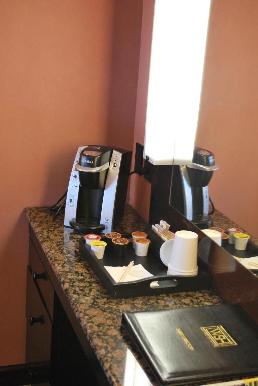 Comodidades para preparar café e chá em Washington Square Hotel