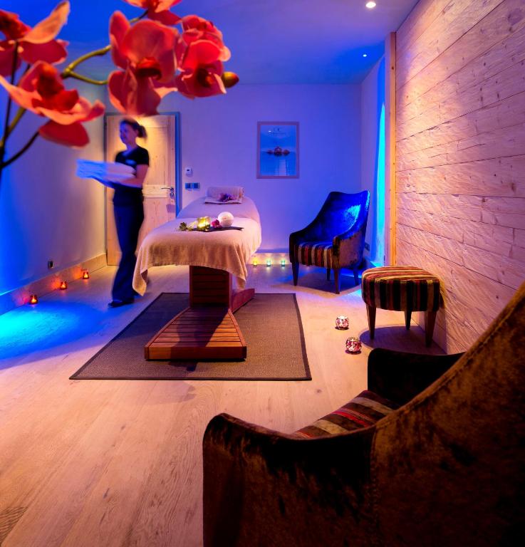 Кровать или кровати в номере CGH Résidences & Spas Le Cristal de l'Alpe