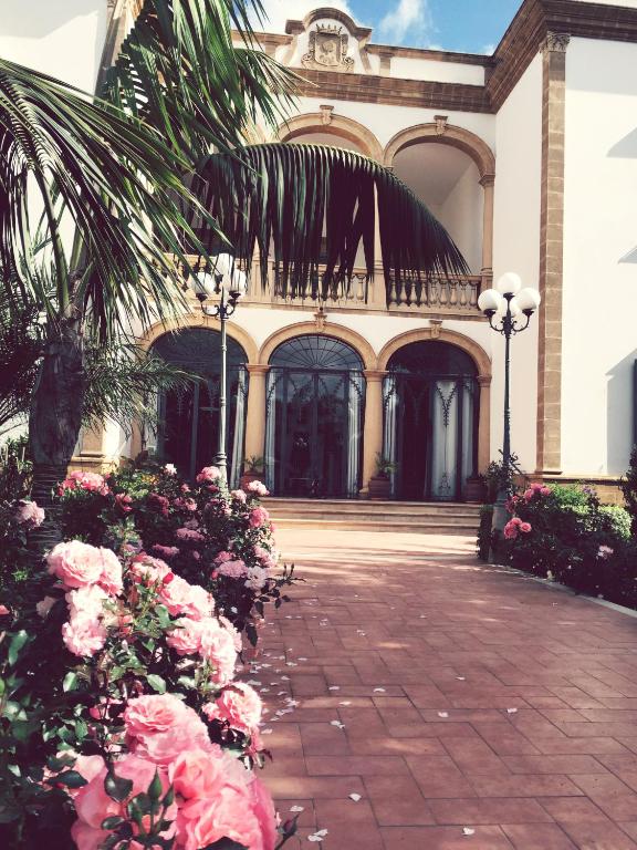 A garden outside VILLA MARRONE - Relais -