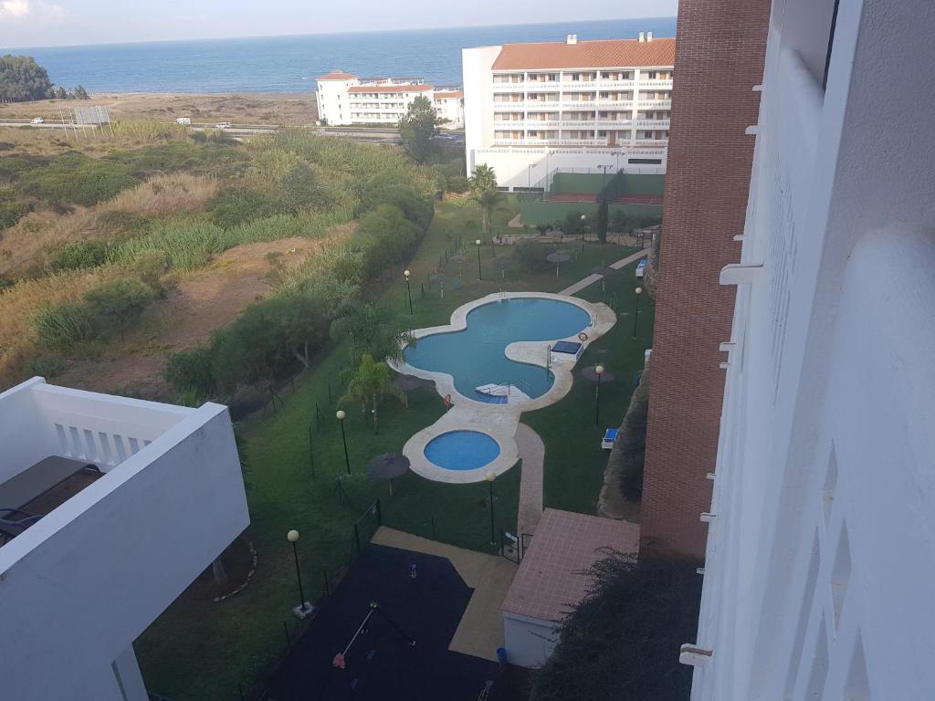 Bazén v ubytovaní Costa del Sol Manilva Playa Spa alebo v jeho blízkosti
