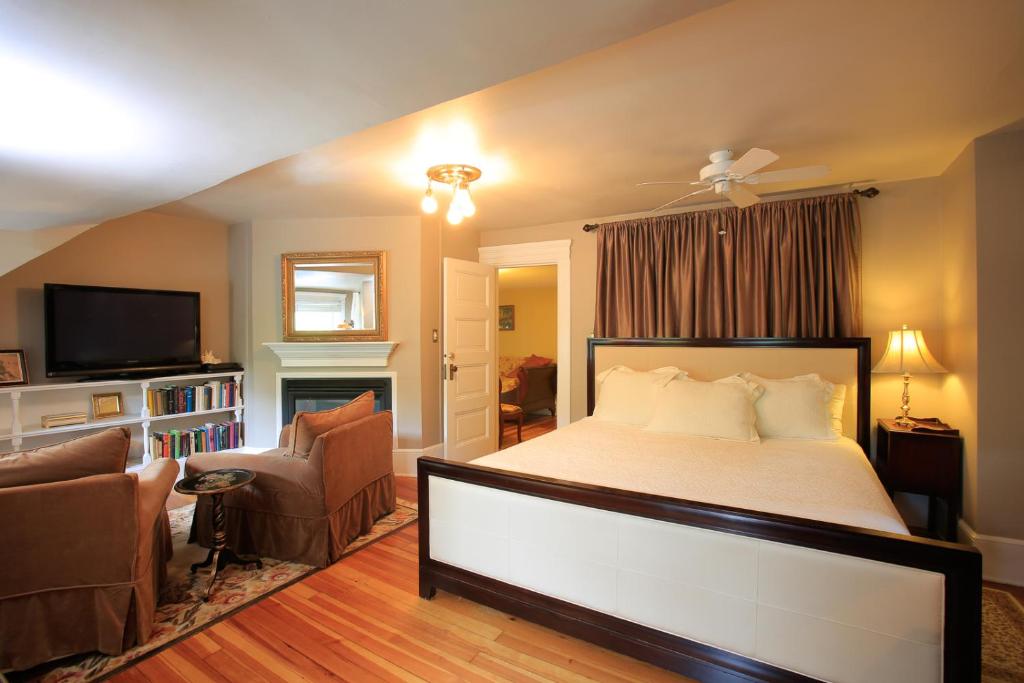 The Lion and the Rose Bed and Breakfast - Suite Avec Balcon