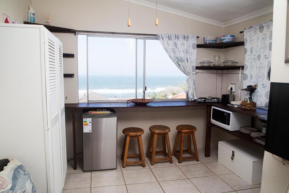 Ansteys Beach Self Catering Apartments - 
