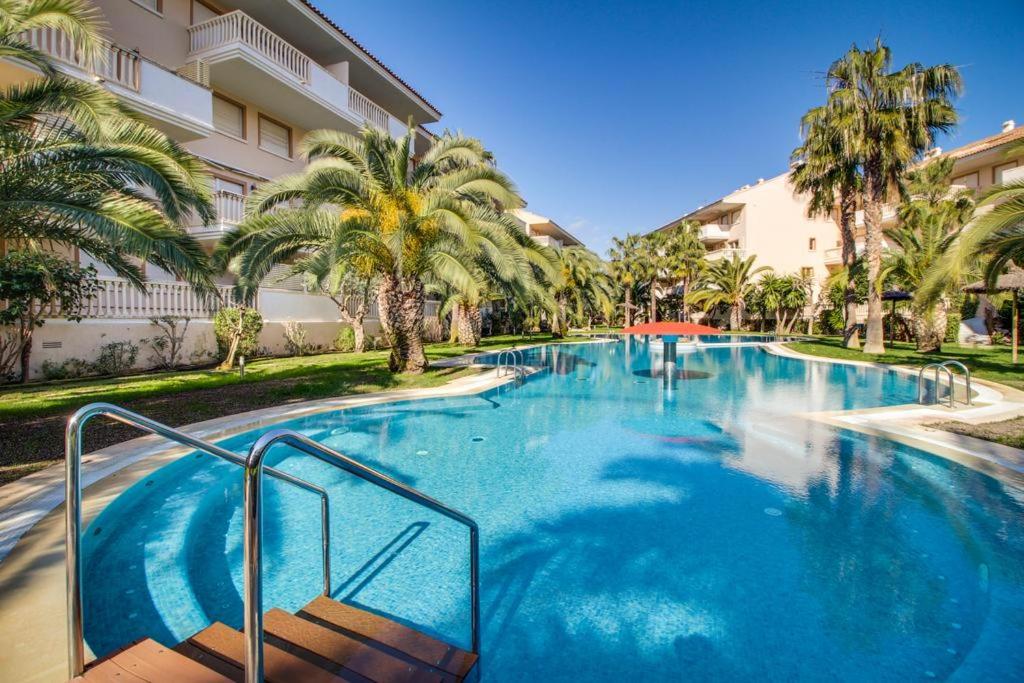 Apartamento con Terraza y Piscina a 600m de la Playa en Jávea