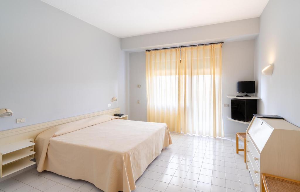 TV a/nebo společenská místnost v ubytování Grand Hotel Don Juan