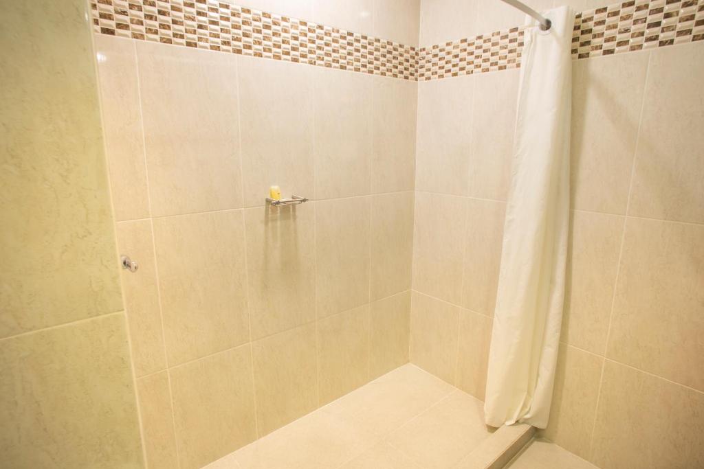 Hotel Plaza Calzada - Tweepersoonskamer Met Twee Tweepersoonsbedden - Niet Roken