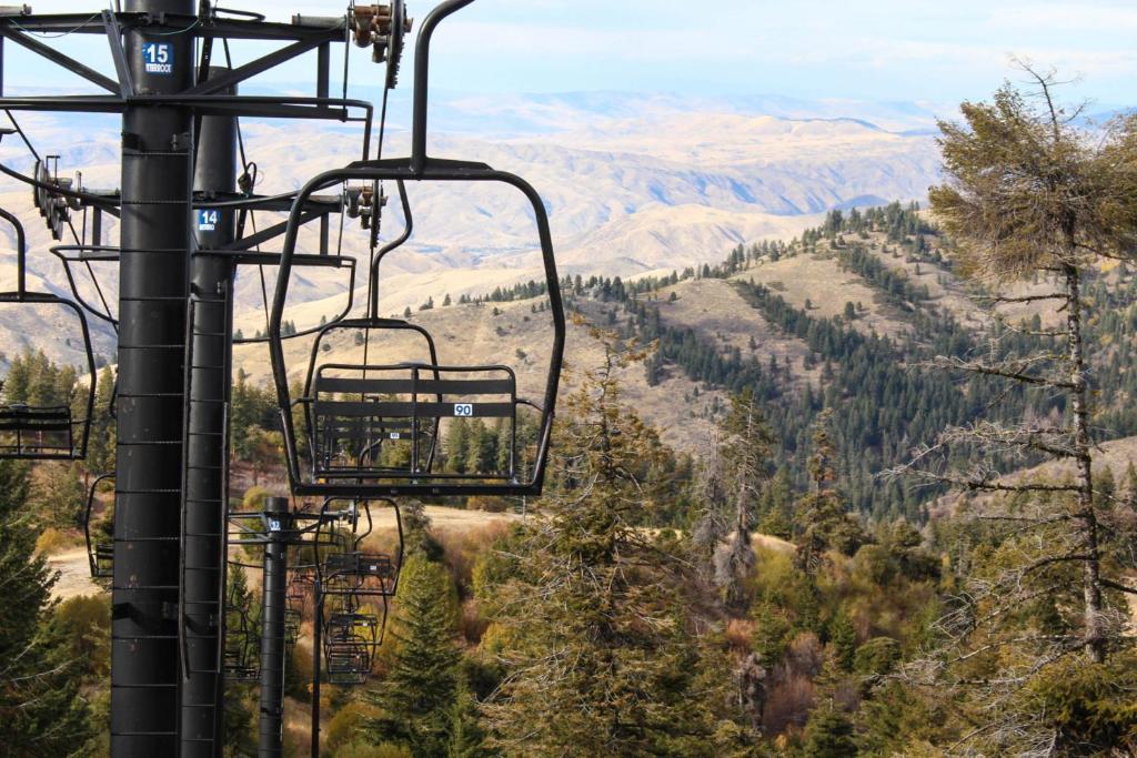 a gondola ride on a ski lift in the mountains at Pioneer Condominiums in Bogus Basin