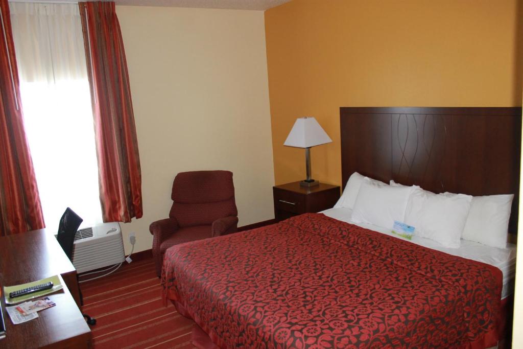 Days Inn by Wyndham Walcott Davenport - Habitación Con Cama Extragrande - No Fumadores