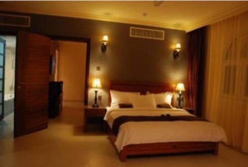 Postel nebo postele na pokoji v ubytování La Rosa Hotel By Brother International