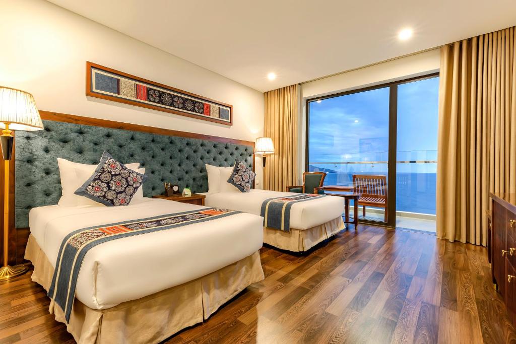 Phòng Premier 2 Giường Đơn Có Ban Công - Nhìn Ra Đại Dương