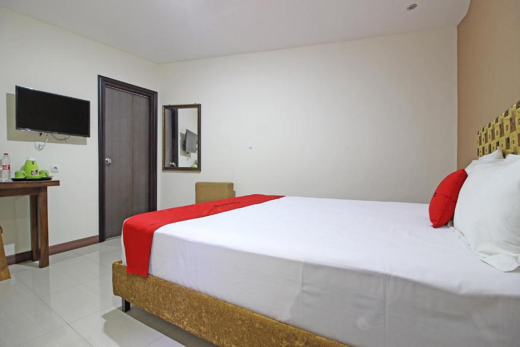 RedDoorz near UNS Solo - Chambre Double De Luxe