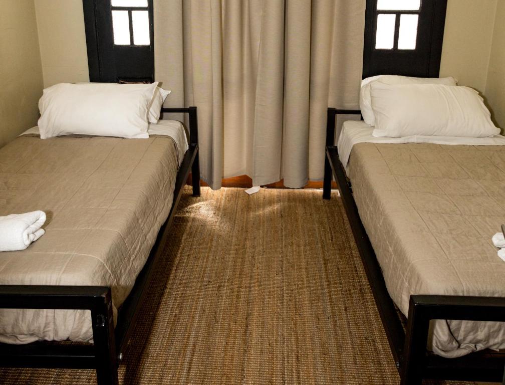 Postel nebo postele na pokoji v ubytování Coolangatta Sands Hotel