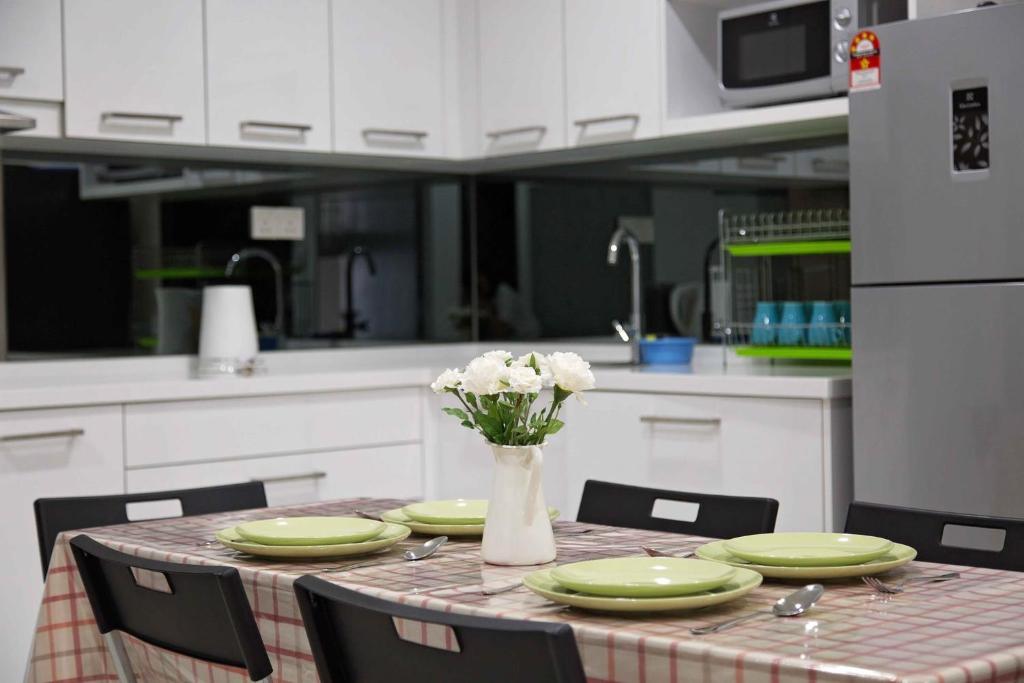 Kuchyň nebo kuchyňský kout v ubytování Mercu Summer Suites Bernice KLCC