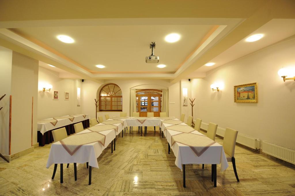 Restaurace v ubytování Hotel Prince de Ligne