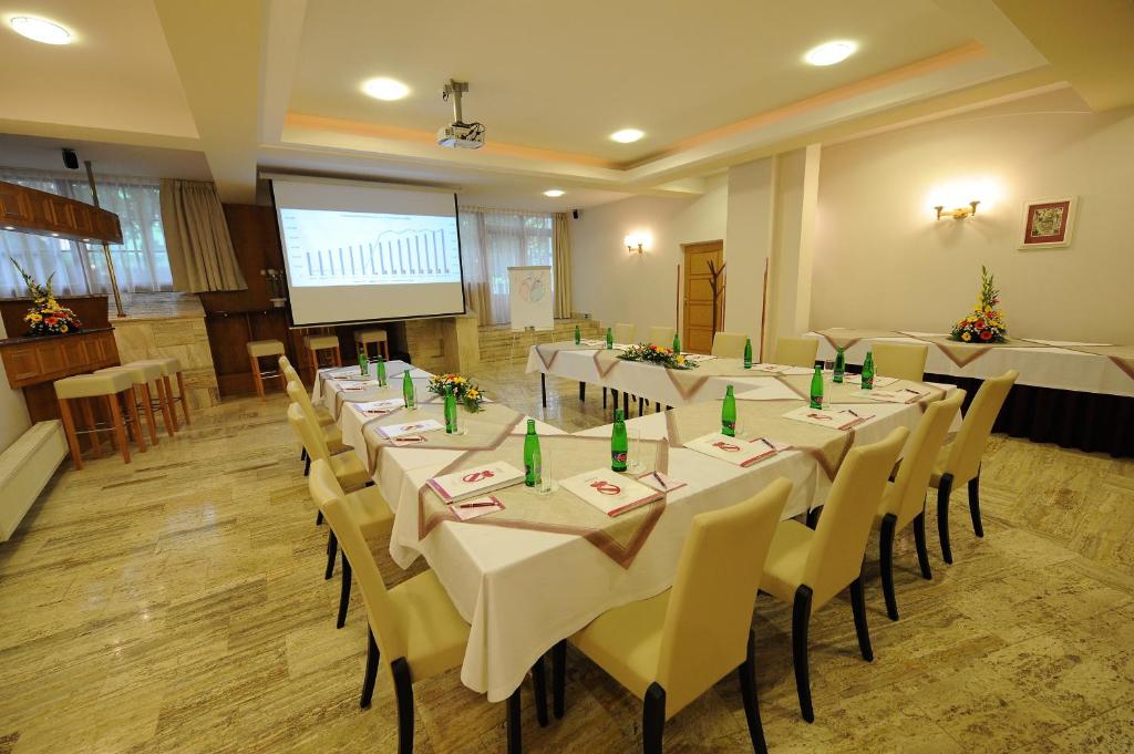 Restaurace v ubytování Hotel Prince de Ligne