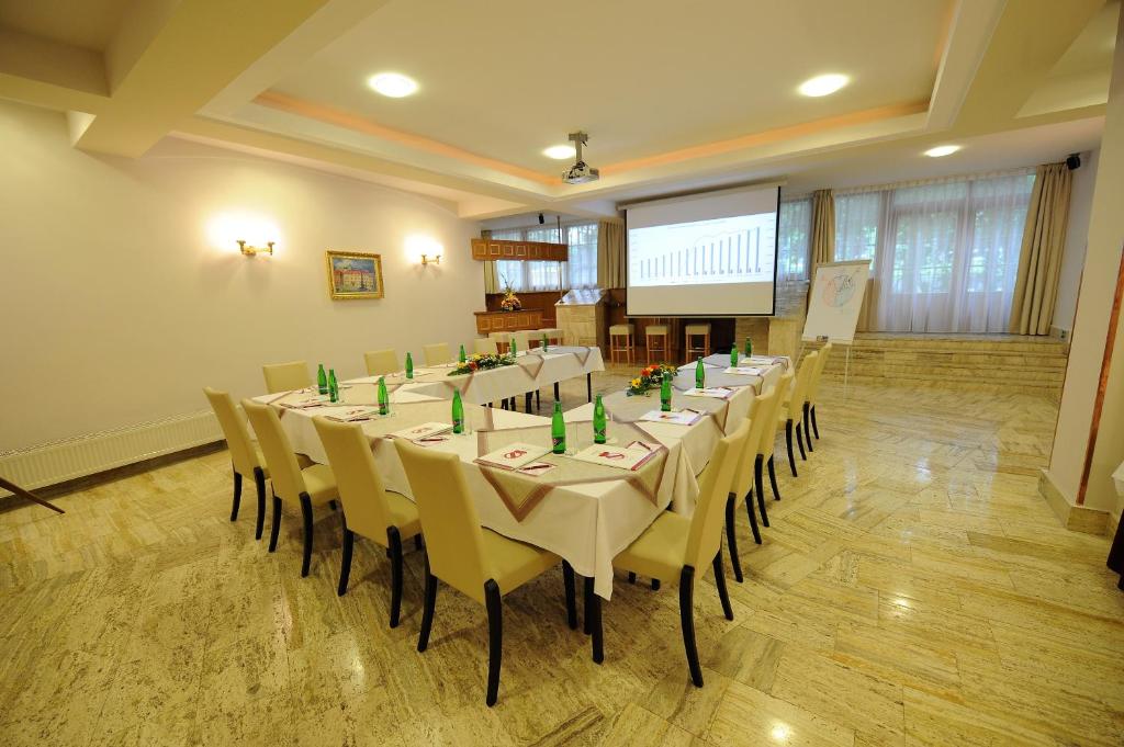 Restaurace v ubytování Hotel Prince de Ligne