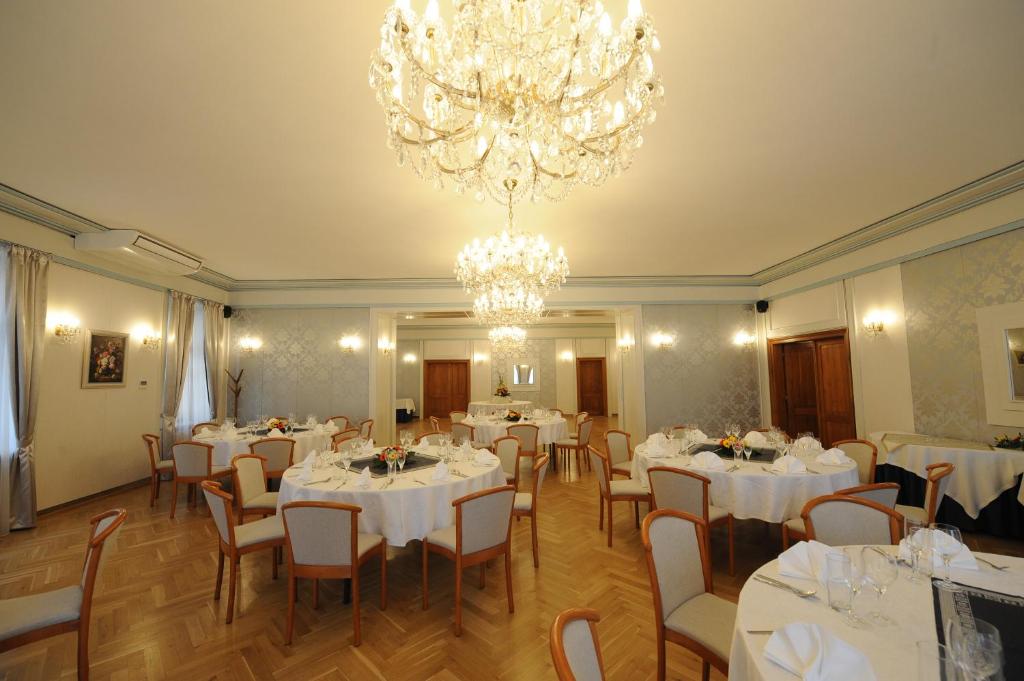 Restaurace v ubytování Hotel Prince de Ligne