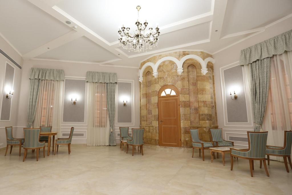 Posezení v ubytování Sergei Palace Hotel