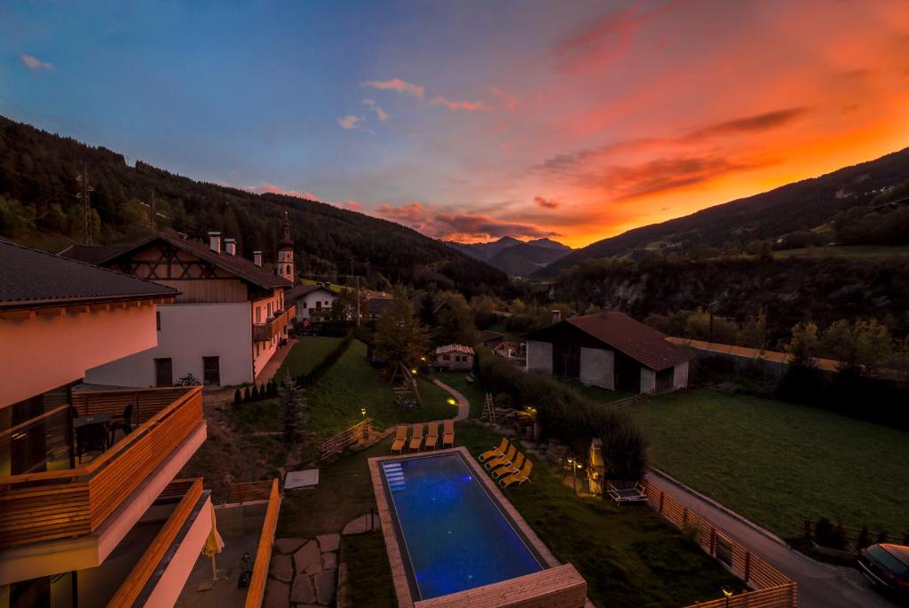 Nespecifikovaný výhled na hory nebo výhled na hory při pohledu z hotelu