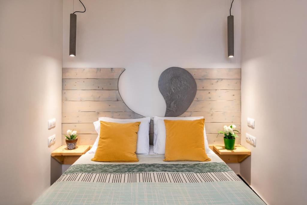 Postel nebo postele na pokoji v ubytování Afrodete Hotel