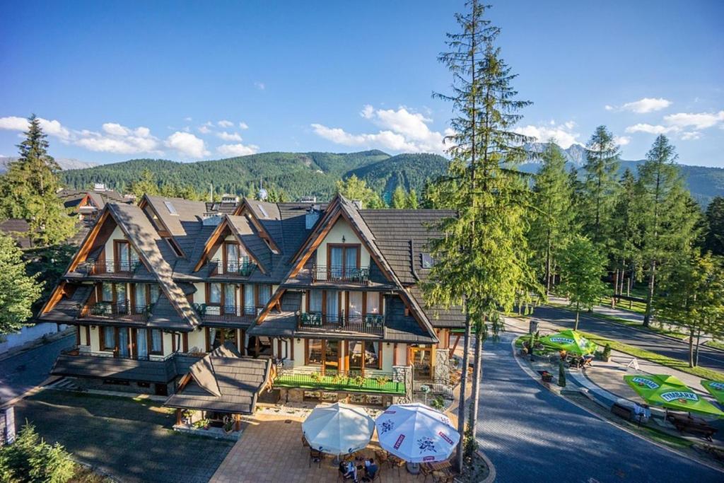 Nespecifikovaný výhled na hory nebo výhled na hory při pohledu z hotelu