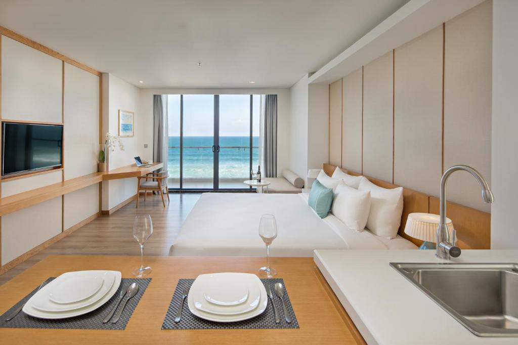 Special Offer - Family Suite Two-Bedroom Ocean View with Balcony