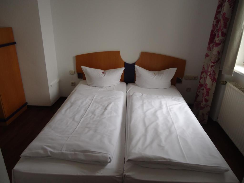 Postel nebo postele na pokoji v ubytování Garni Hotel Kaiserdom