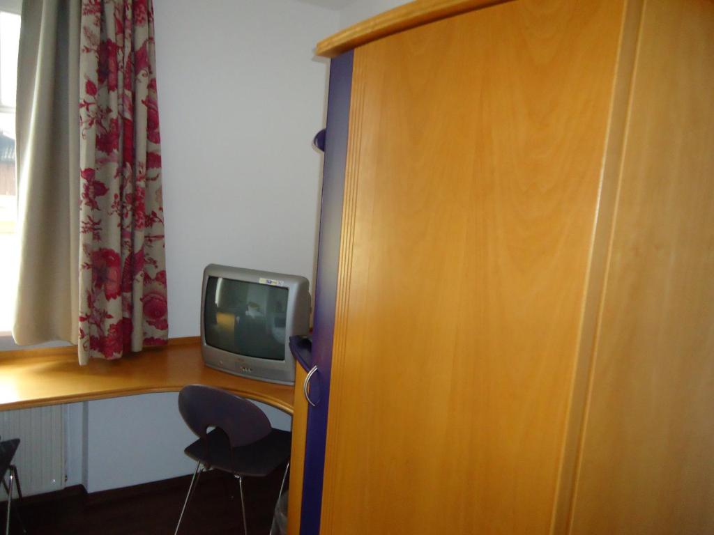 TV a/nebo společenská místnost v ubytování Garni Hotel Kaiserdom