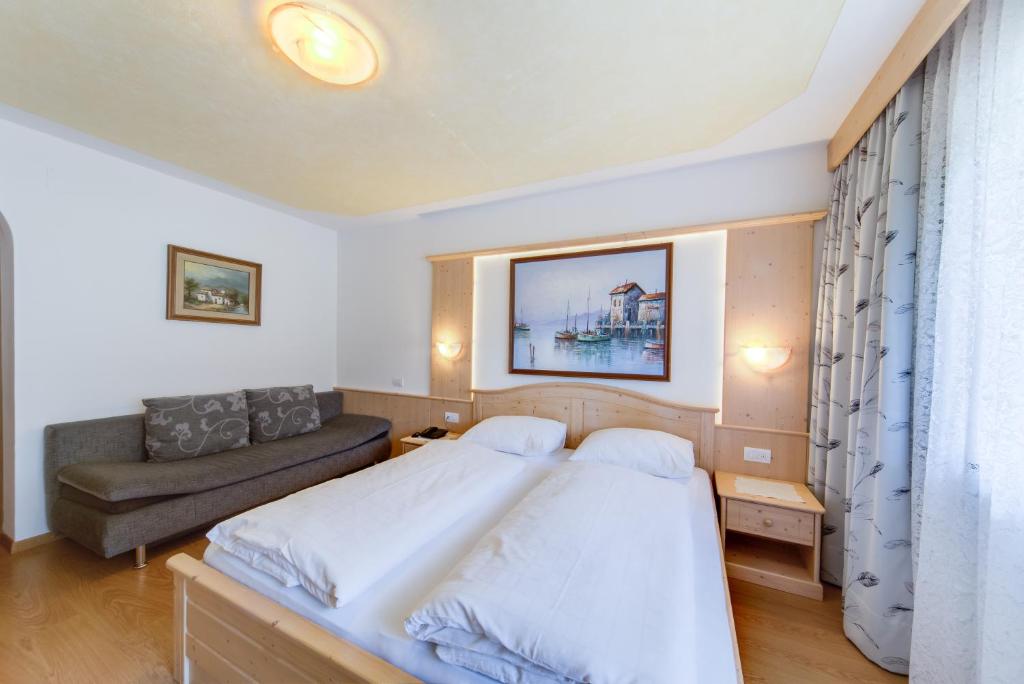 Postel nebo postele na pokoji v ubytování Hotel Schwarzbachhof