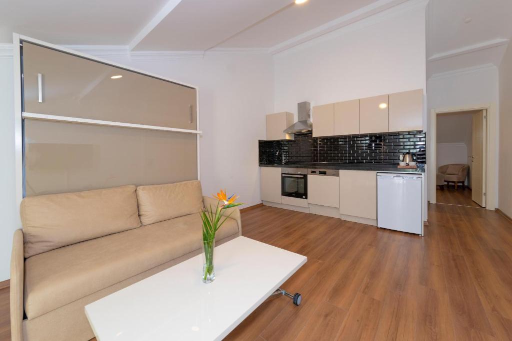 Kuchyň nebo kuchyňský kout v ubytování Joy Suites