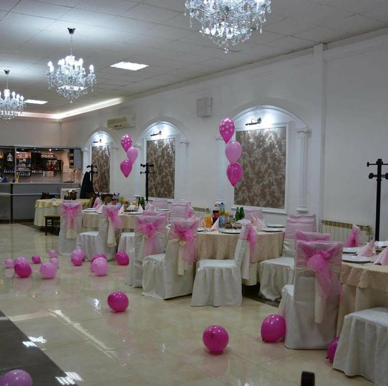 Restaurace v ubytování Hotel Magnolia