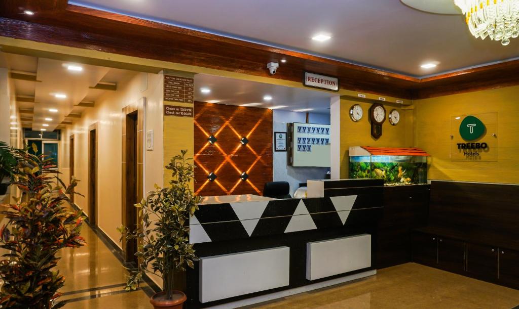 Vstupní hala nebo recepce v ubytování Treebo Hillway Inn Main Market